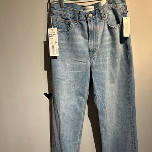 Aritzia Denim  Forum The '90s Iggy Lo-Rise
Baggy Jean